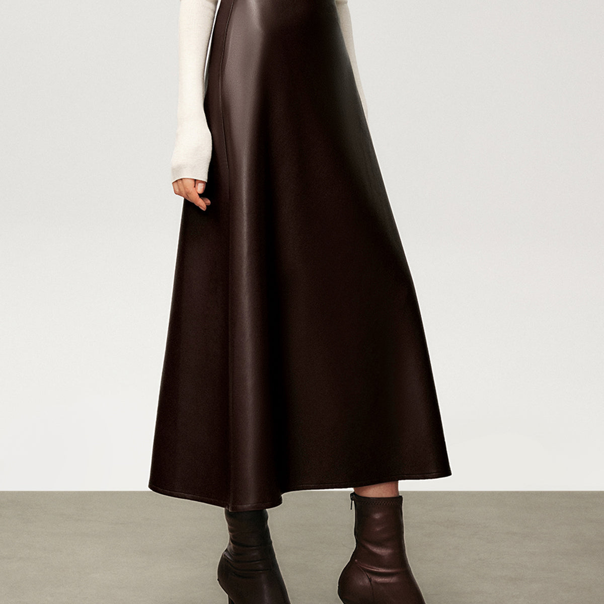 Pleated Faux Leather Midi Etek