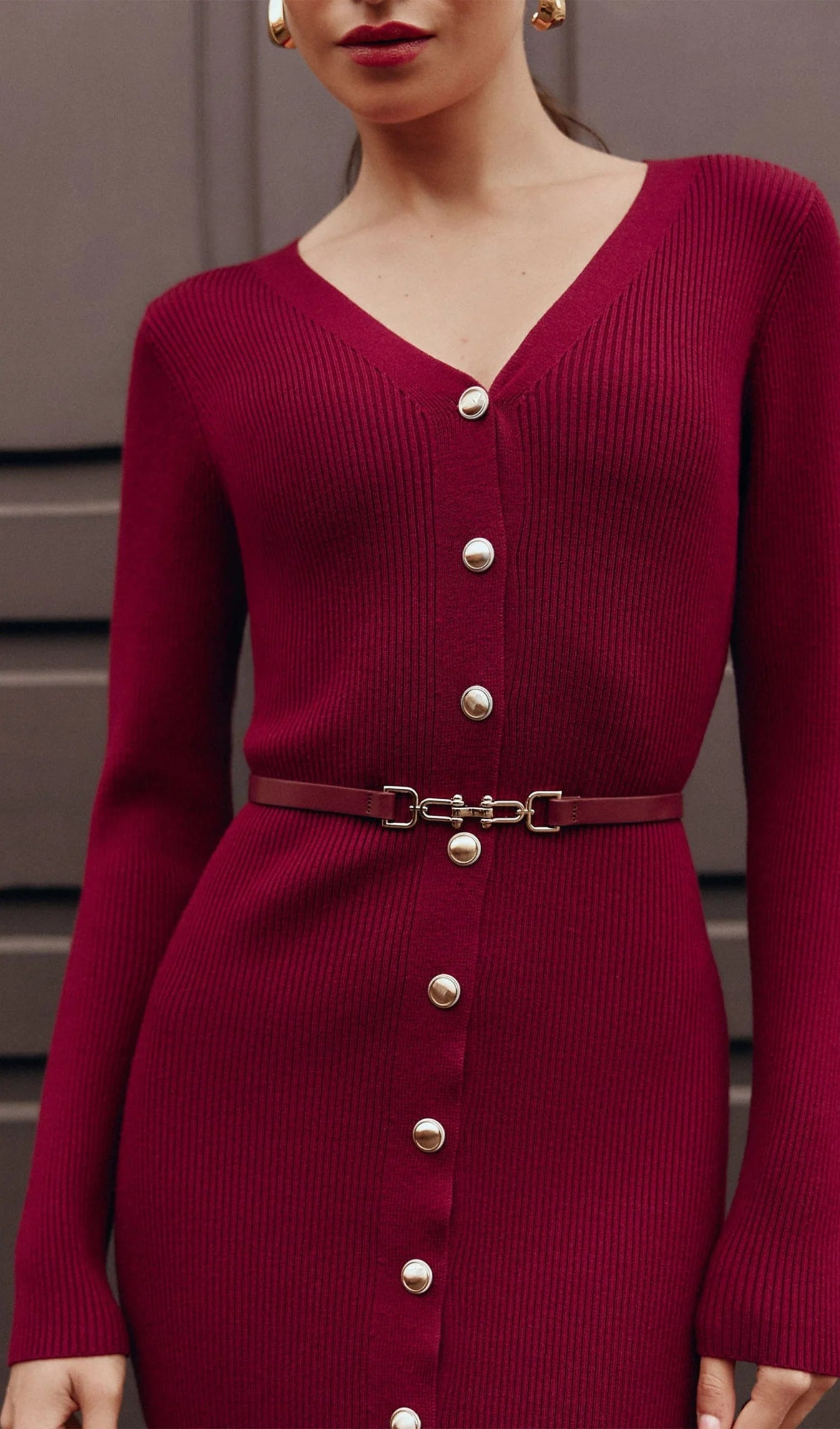 V Yaka Kemerli Örme Midi Elbise