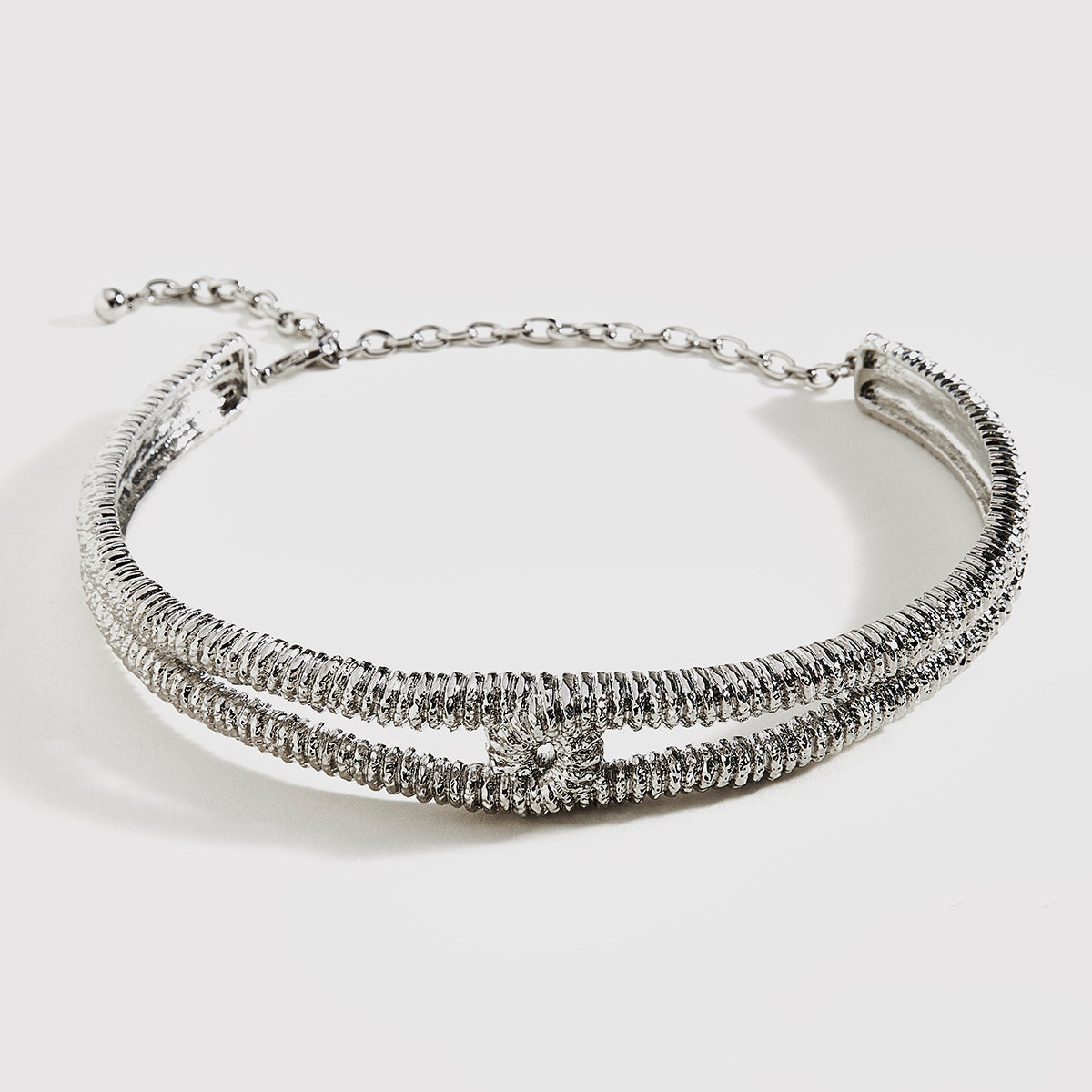 Retro Metal Burgu Dokulu Choker