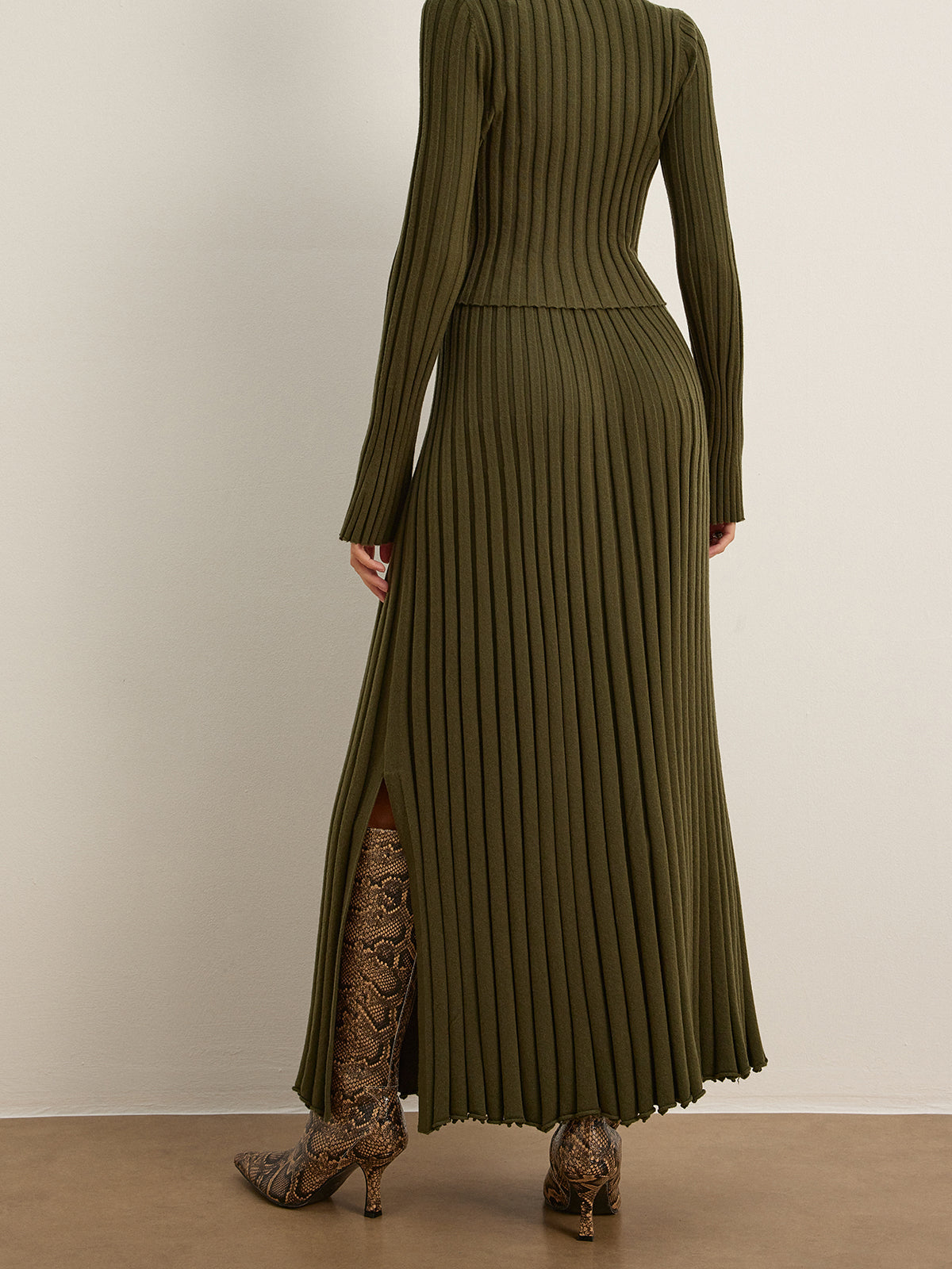 Lettuce Trim Pleated Sweater Etek