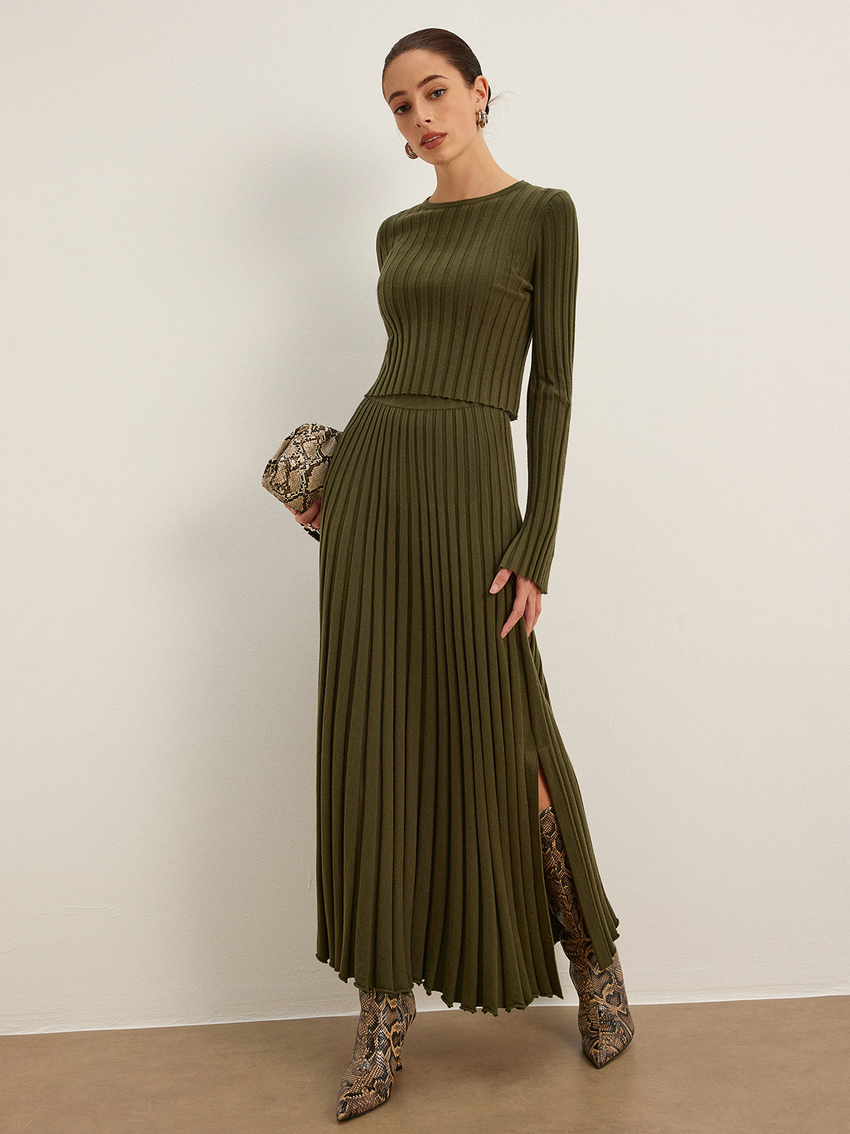 Lettuce Trim Pleated Sweater Etek