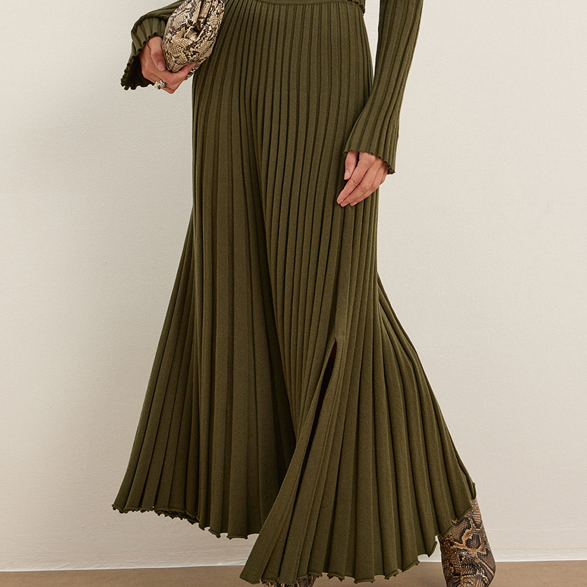 Lettuce Trim Pleated Sweater Etek