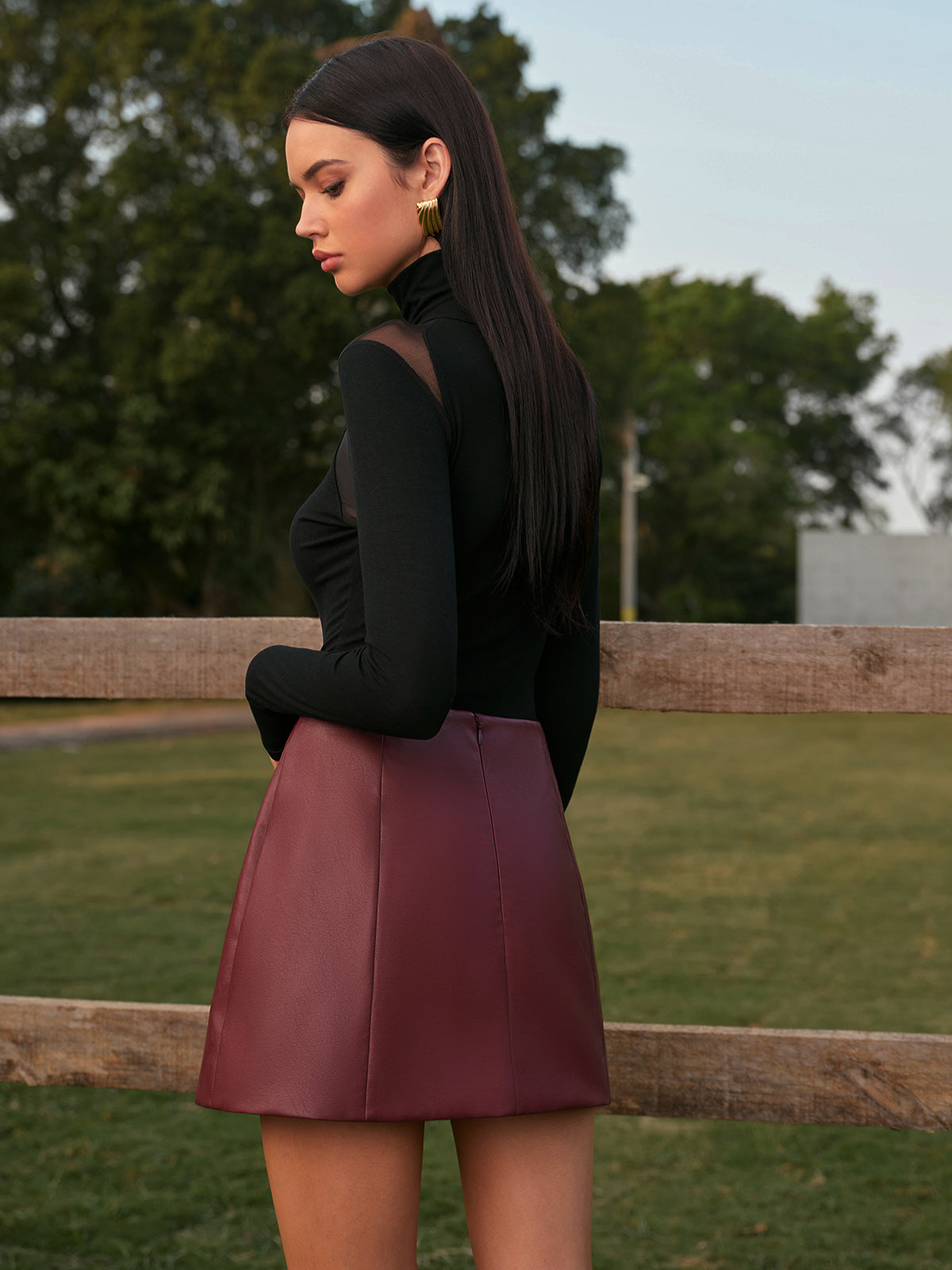 Mid-Waist Faux Leather Back-Zipper Mini Etek