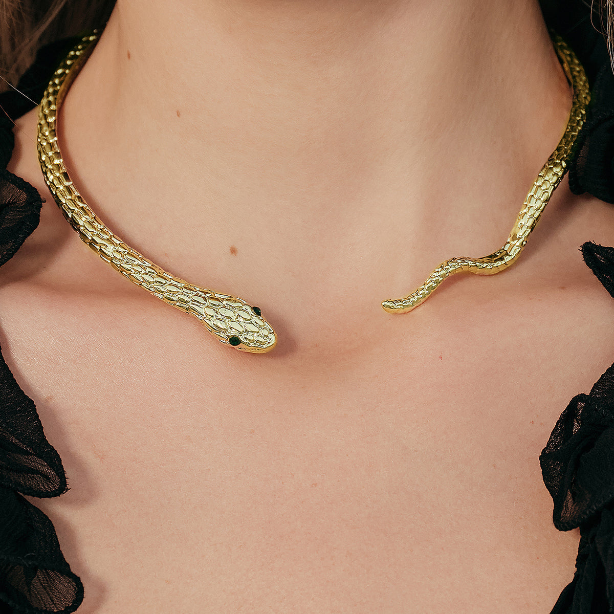Şık Yılan Esintili Choker Kolye