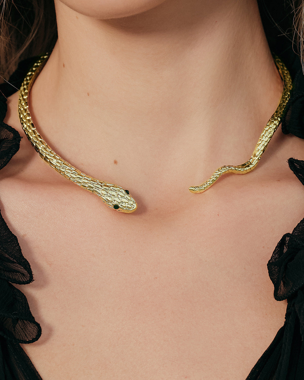 Şık Yılan Esintili Choker Kolye