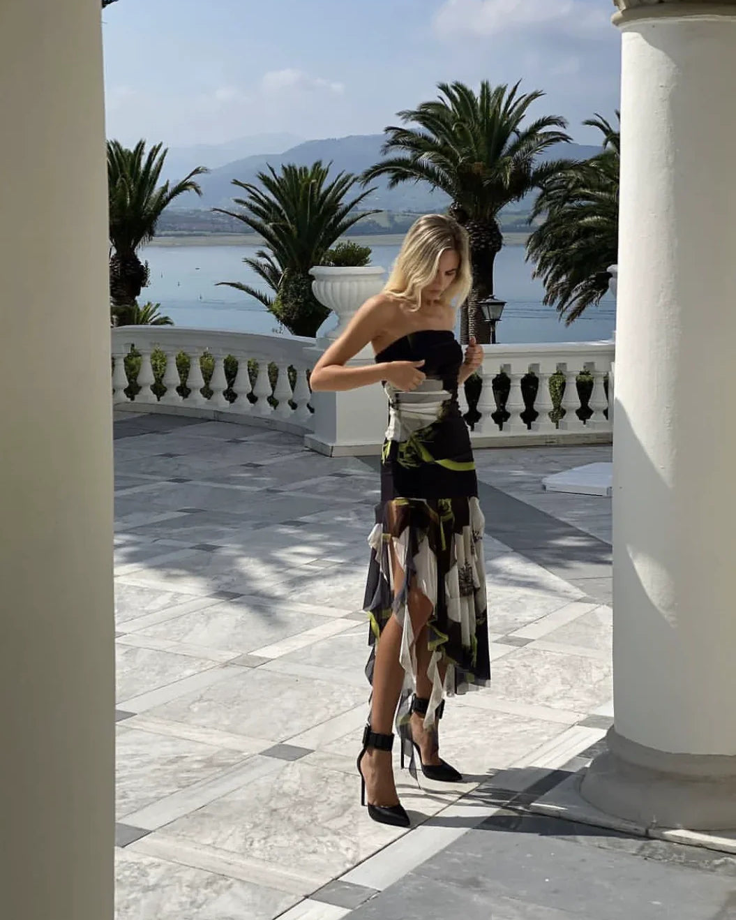 Aneesa Çiçekli Straplez Midi Elbise